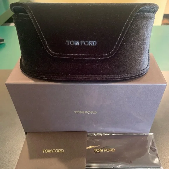 TOM FORD TF1222 JERRY. 01B. Shiny Black 60mm Butterfly  display picture 3
